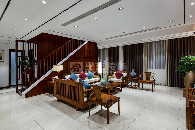 南湖名都廣場(chǎng)280平客廳實(shí)景圖