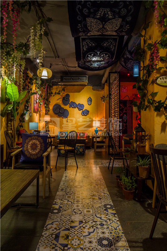 大化“因?yàn)樗浴笨Х壬铕^200平裝飾畫裝修設(shè)計(jì)實(shí)景圖