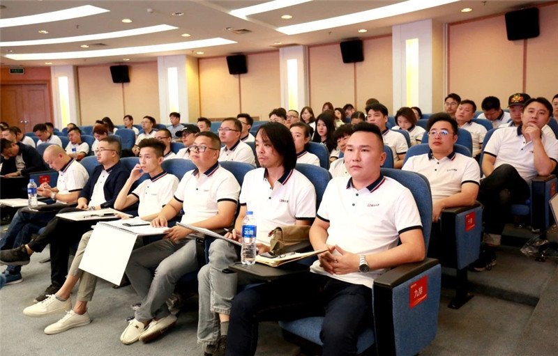 廣東星藝裝飾集團(tuán)2018年全國(guó)設(shè)計(jì)總監(jiān)特訓(xùn)在大連舉行 廣東星藝裝飾集團(tuán)2018年全國(guó)設(shè)計(jì)總監(jiān)特訓(xùn)在大連舉行