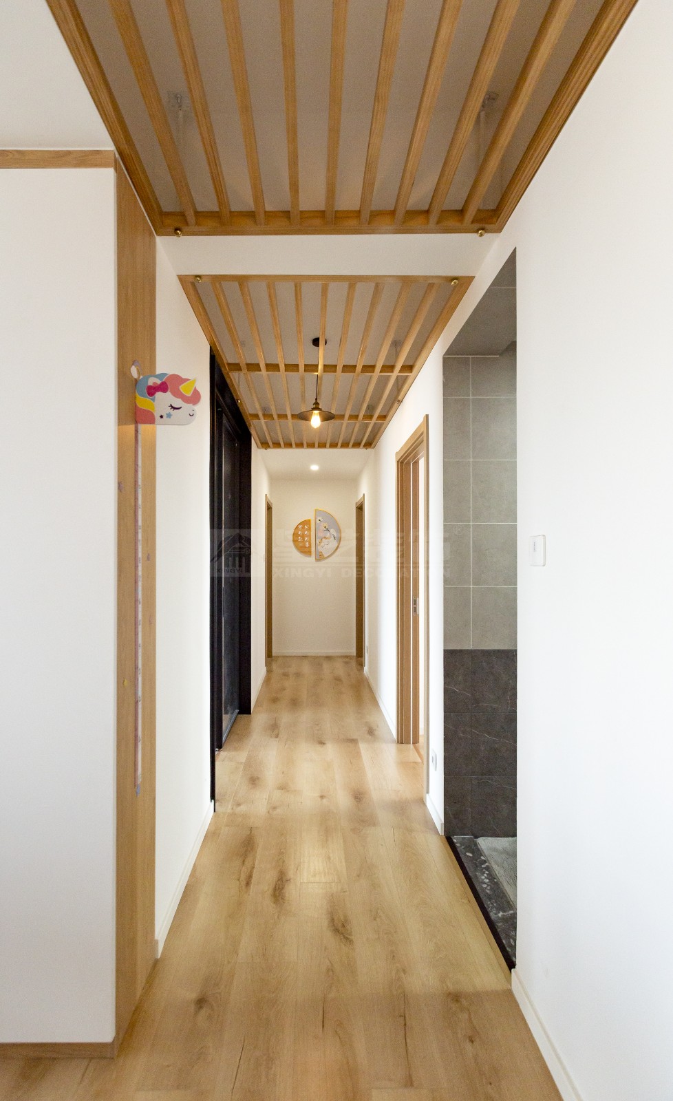 半島半山180平過(guò)道裝修實(shí)景圖