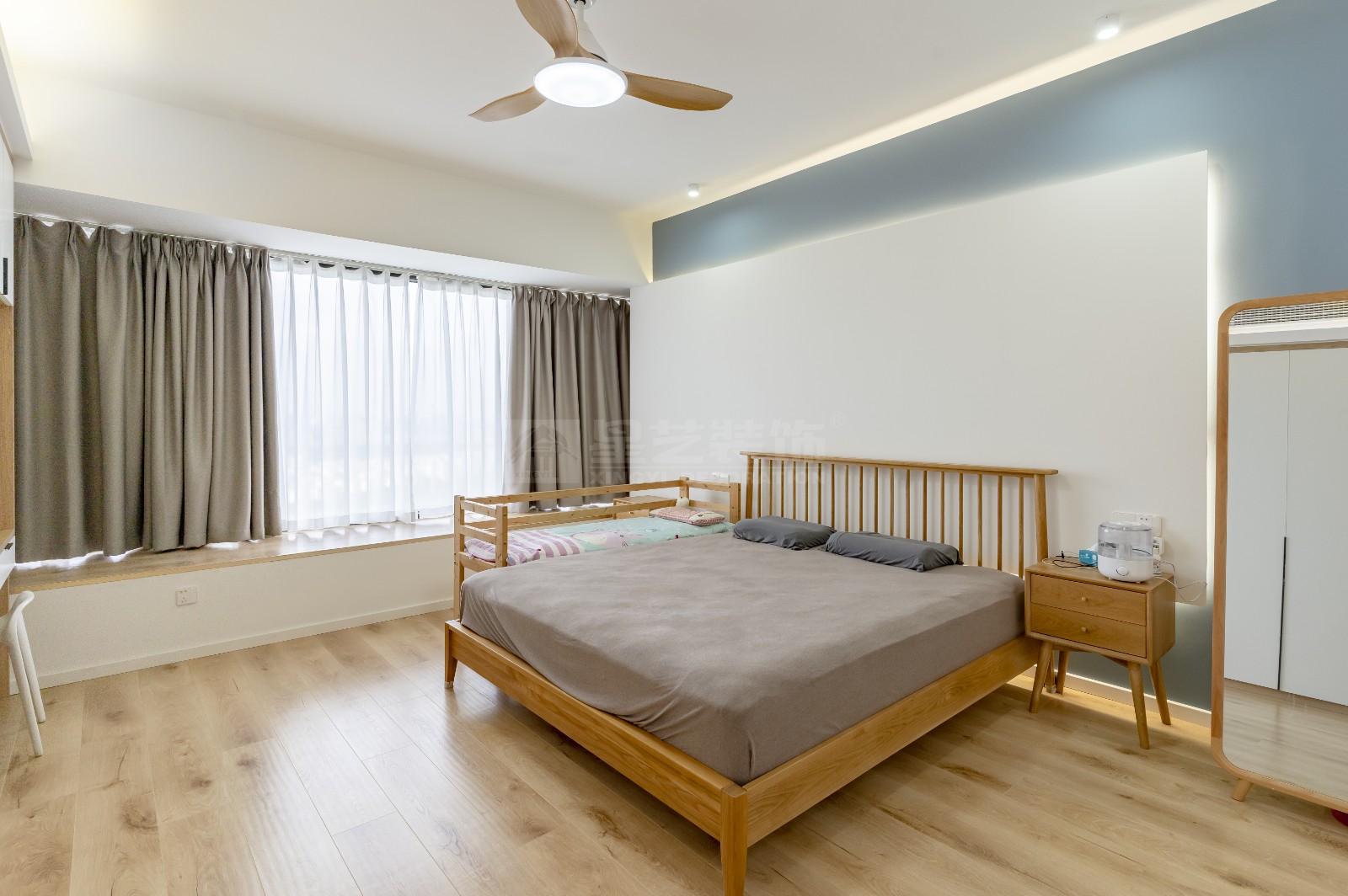 半島半山180平臥室裝修實(shí)景圖