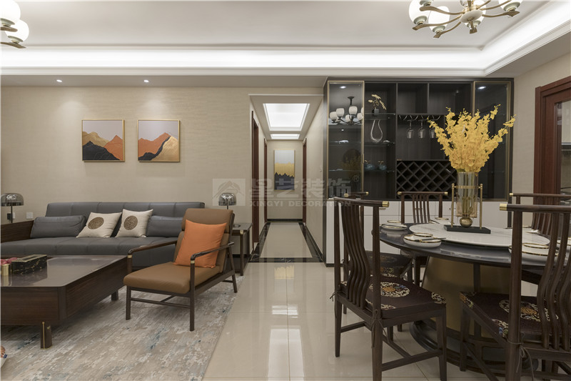 榮和悅瀾山120平客餐廳裝修實(shí)景圖