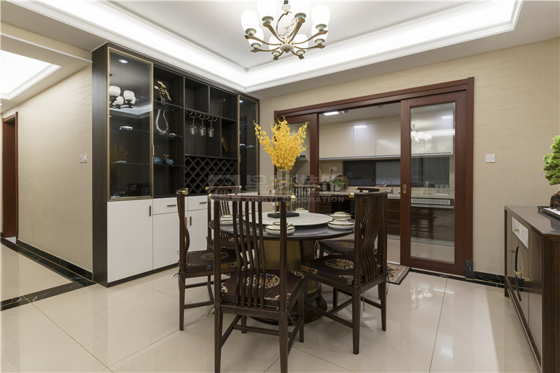 榮和悅瀾山120平餐廳裝修實(shí)景圖