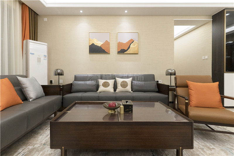 榮和悅瀾山120平客廳裝修實(shí)景圖