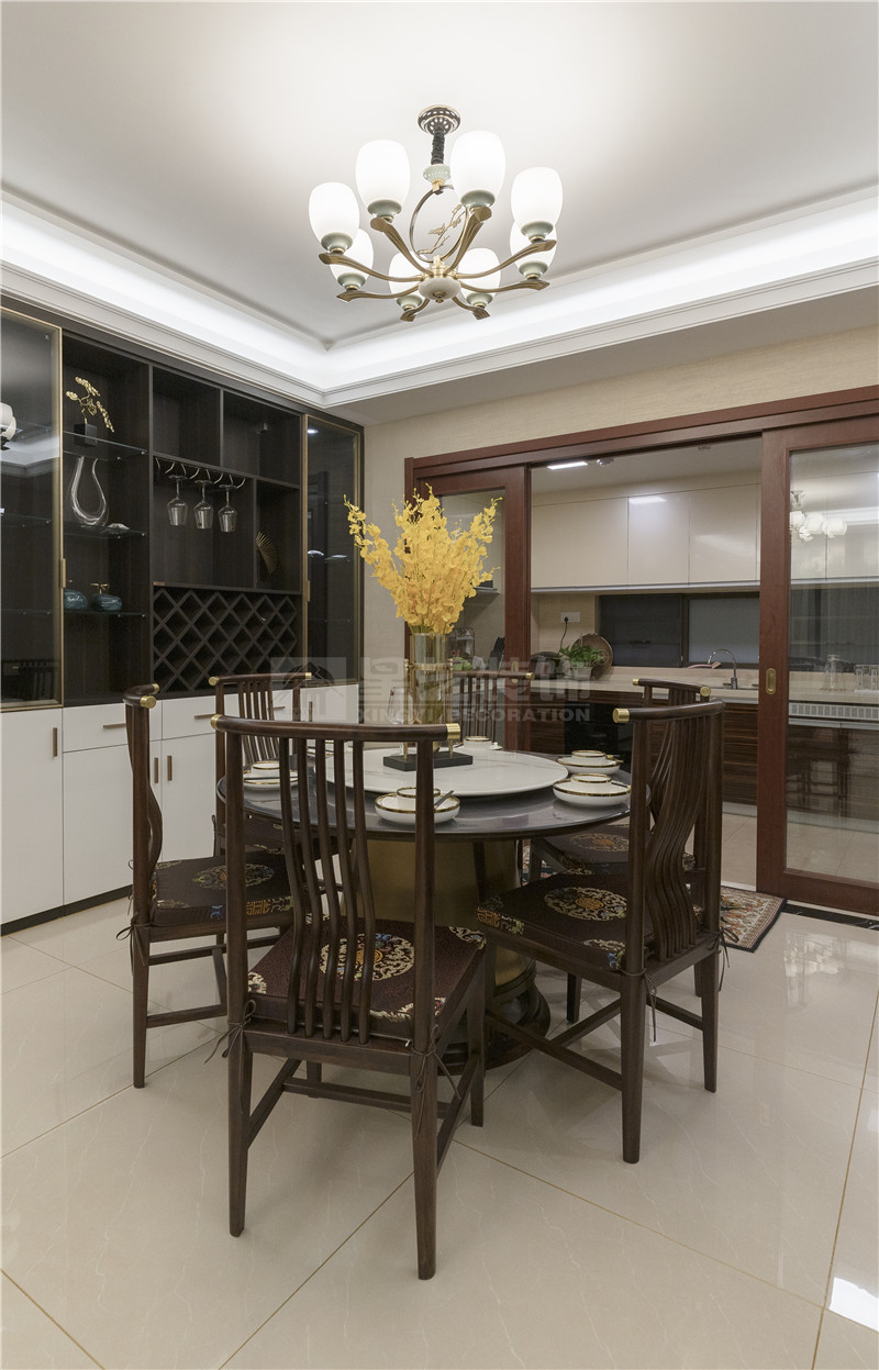 榮和悅瀾山120平餐廳裝修實(shí)景圖