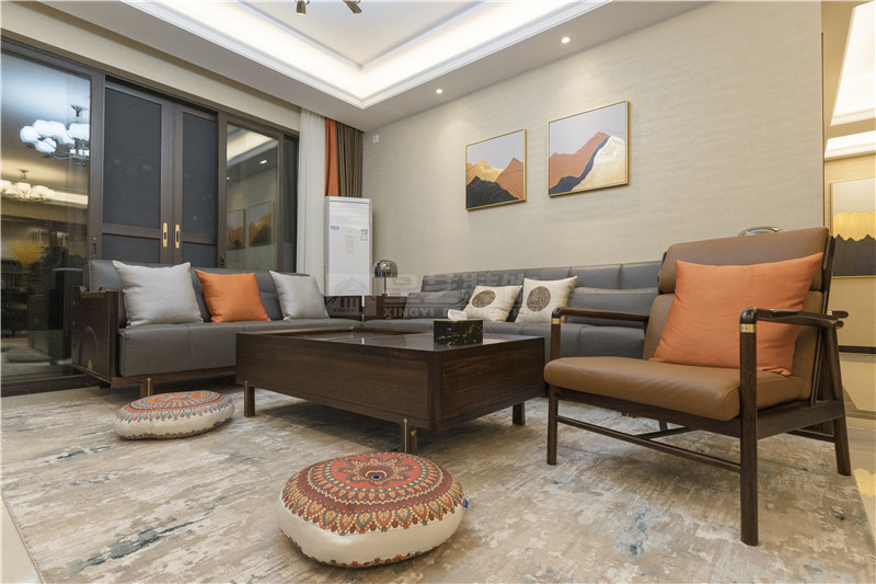 榮和悅瀾山120平客廳裝修實(shí)景圖