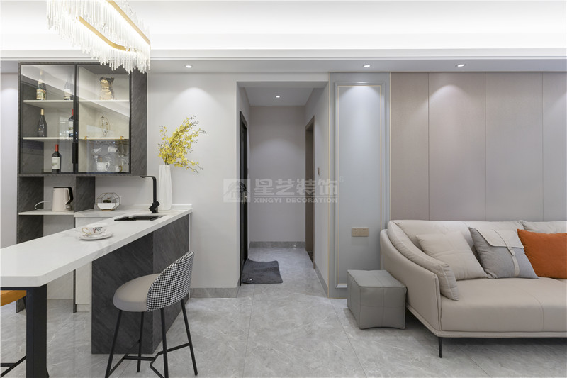 民族風(fēng)情街120平過道裝修實(shí)景圖