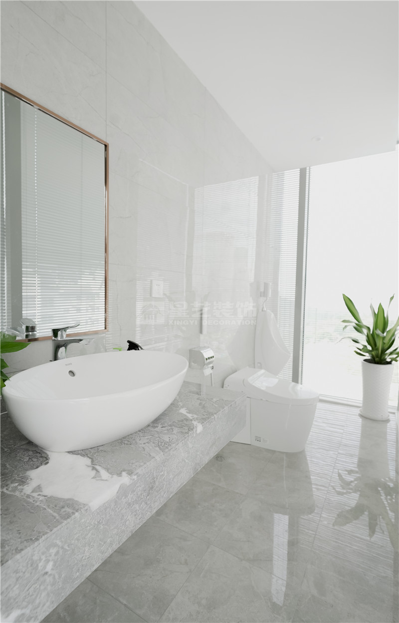 五星綠地中心華藍(lán)巖土公司2000平衛(wèi)生間裝修實(shí)景圖