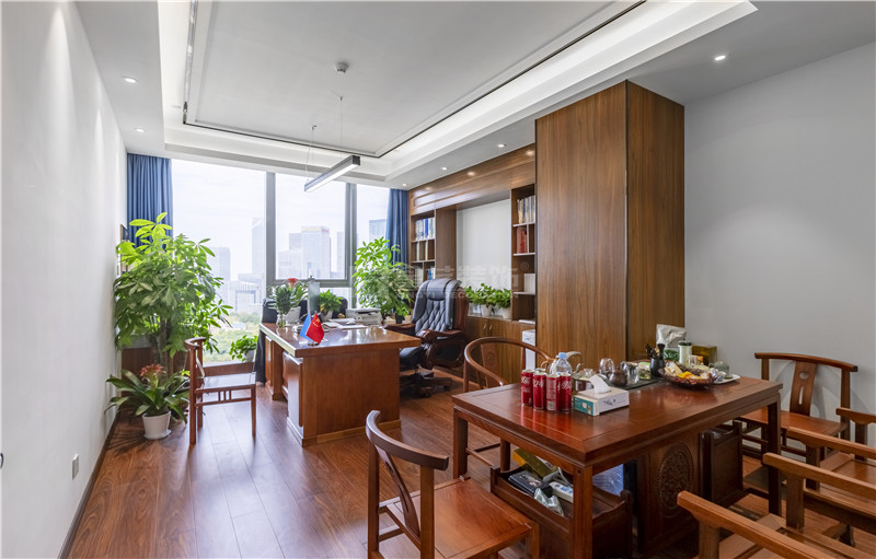 五星綠地中心華藍(lán)巖土公司2000平辦公室裝修實(shí)景圖