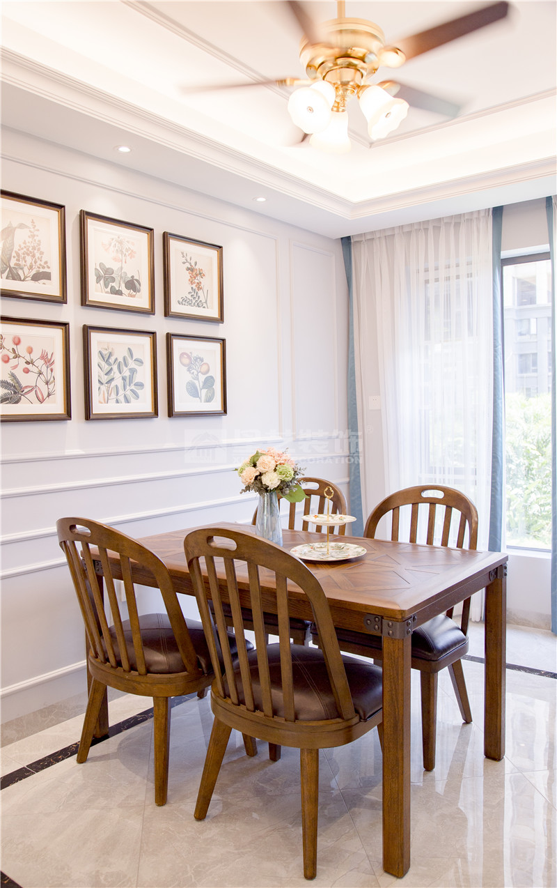 綠地國(guó)際花都120平 客廳裝修實(shí)景圖