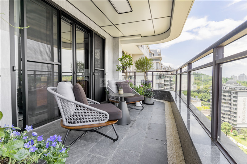 青山府 200平陽(yáng)臺(tái)裝修實(shí)景圖