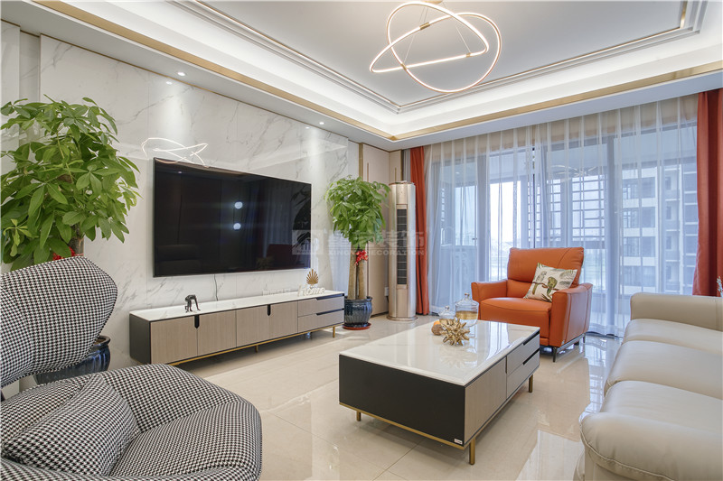 保利翎峰臺(tái)150平客廳裝修實(shí)景圖