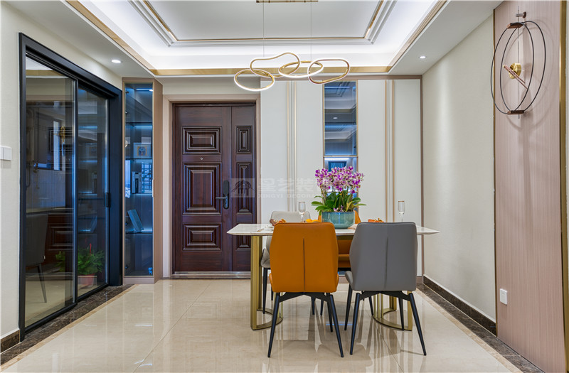 保利翎峰臺(tái)150平餐廳裝修實(shí)景圖