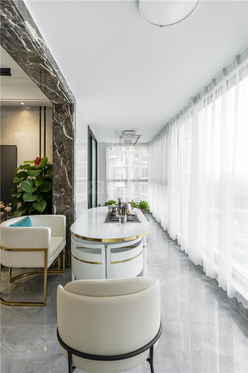 唐樾青山135平陽臺(tái)裝修實(shí)景圖