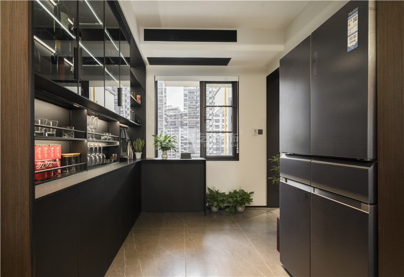 冠江墅 150平酒柜區(qū)裝修實(shí)景圖