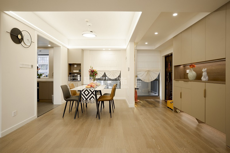 德澤苑130平奶油風(fēng)餐廳實景