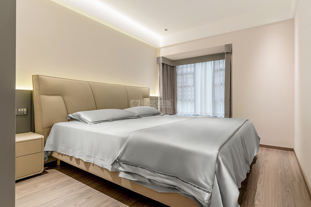 保利天悅臺(tái)129平現(xiàn)代簡約風(fēng)格臥室裝修實(shí)景