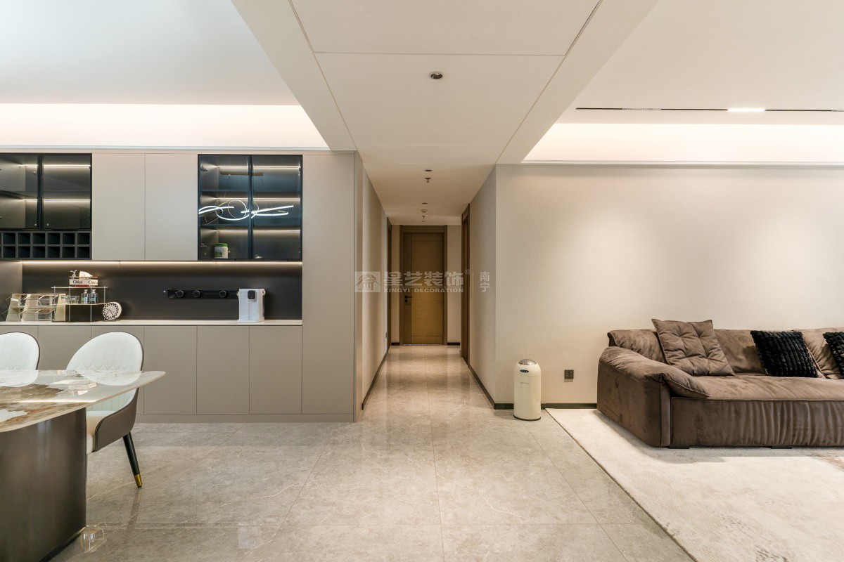 萬科云望223平現(xiàn)代極簡(jiǎn)客廳實(shí)景裝修