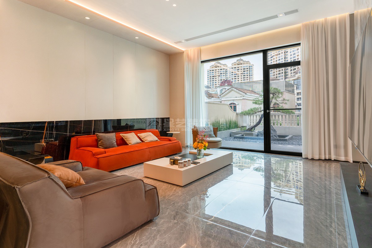 保利山漸青800平現(xiàn)代輕奢客廳裝修實(shí)景