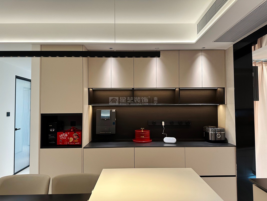 領(lǐng)譽(yù)府115平現(xiàn)代簡約餐廳裝修實(shí)景