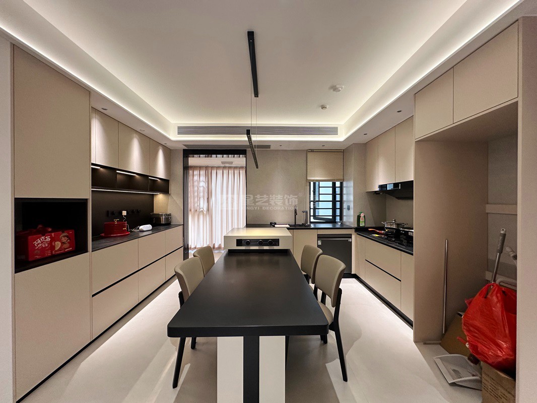 領(lǐng)譽(yù)府115平現(xiàn)代簡約餐廳裝修實(shí)景