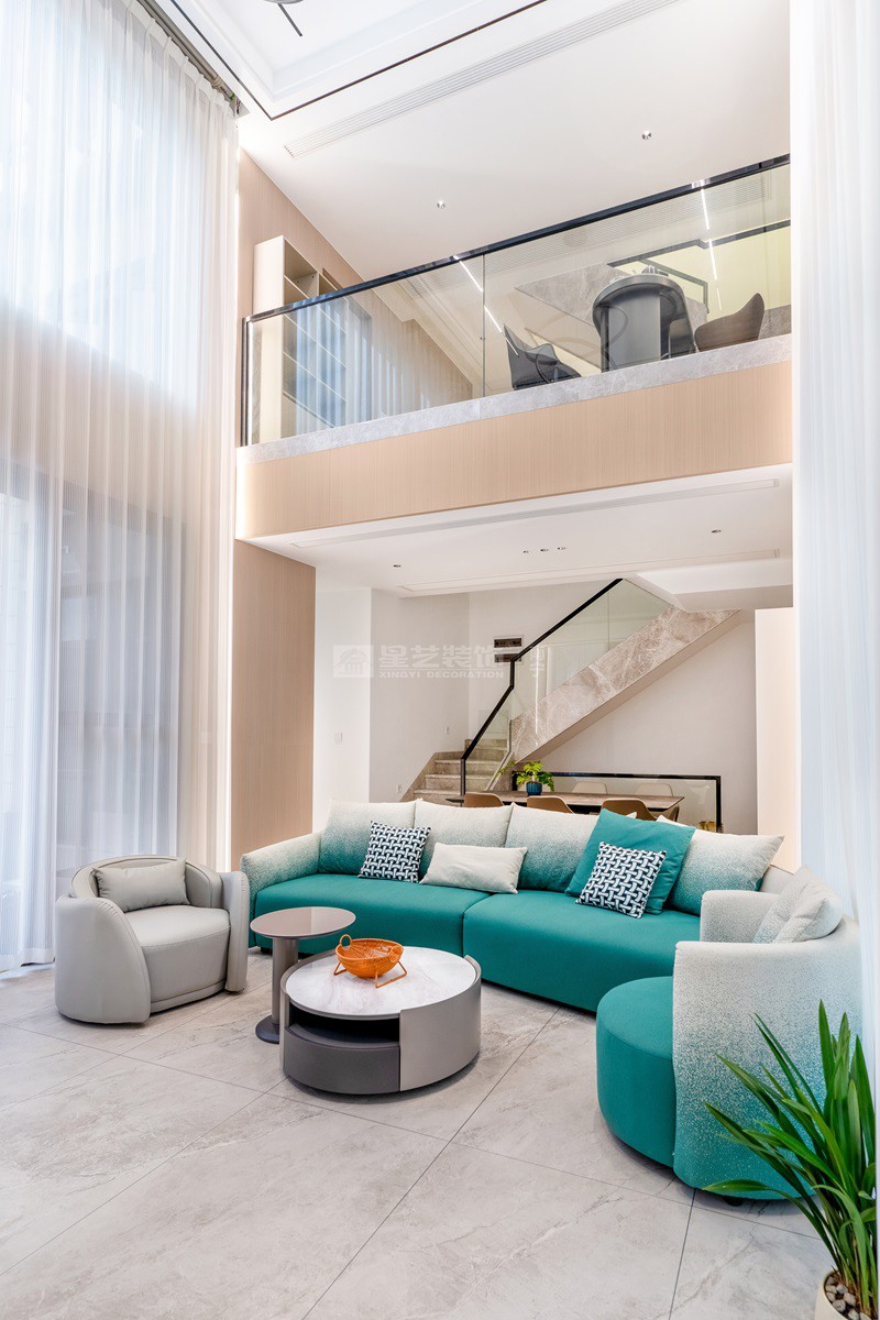 云星錢隆江景165平現(xiàn)代風格客廳裝修實景