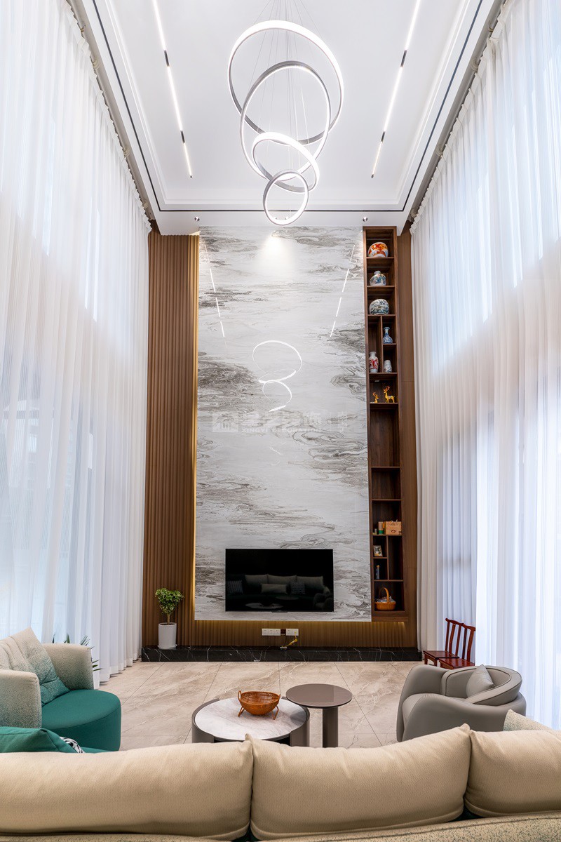 云星錢隆江景165平現(xiàn)代風格客廳裝修實景