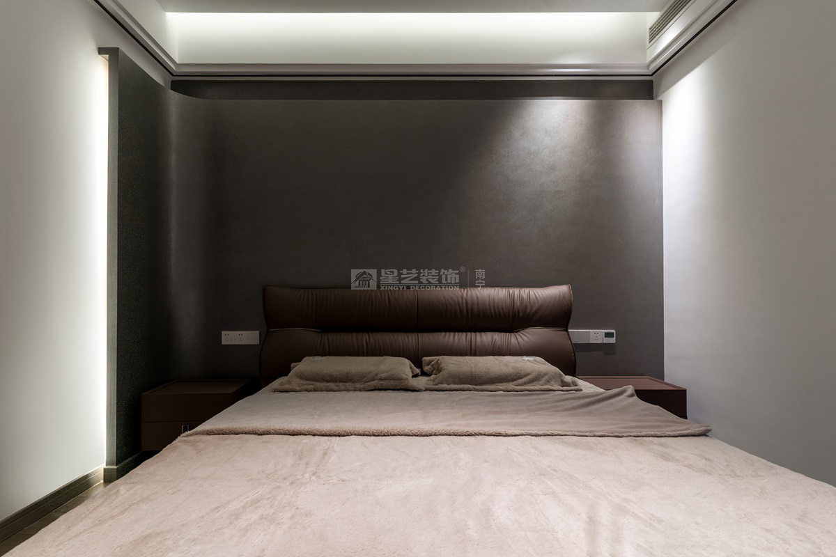 云星錢隆江景165平現(xiàn)代風格臥室裝修實景