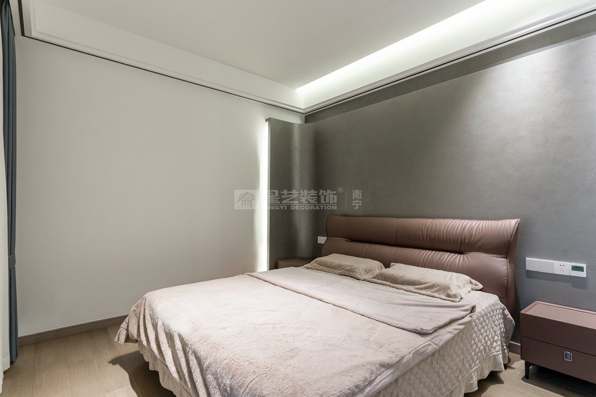 云星錢隆江景165平現(xiàn)代風格臥室裝修實景