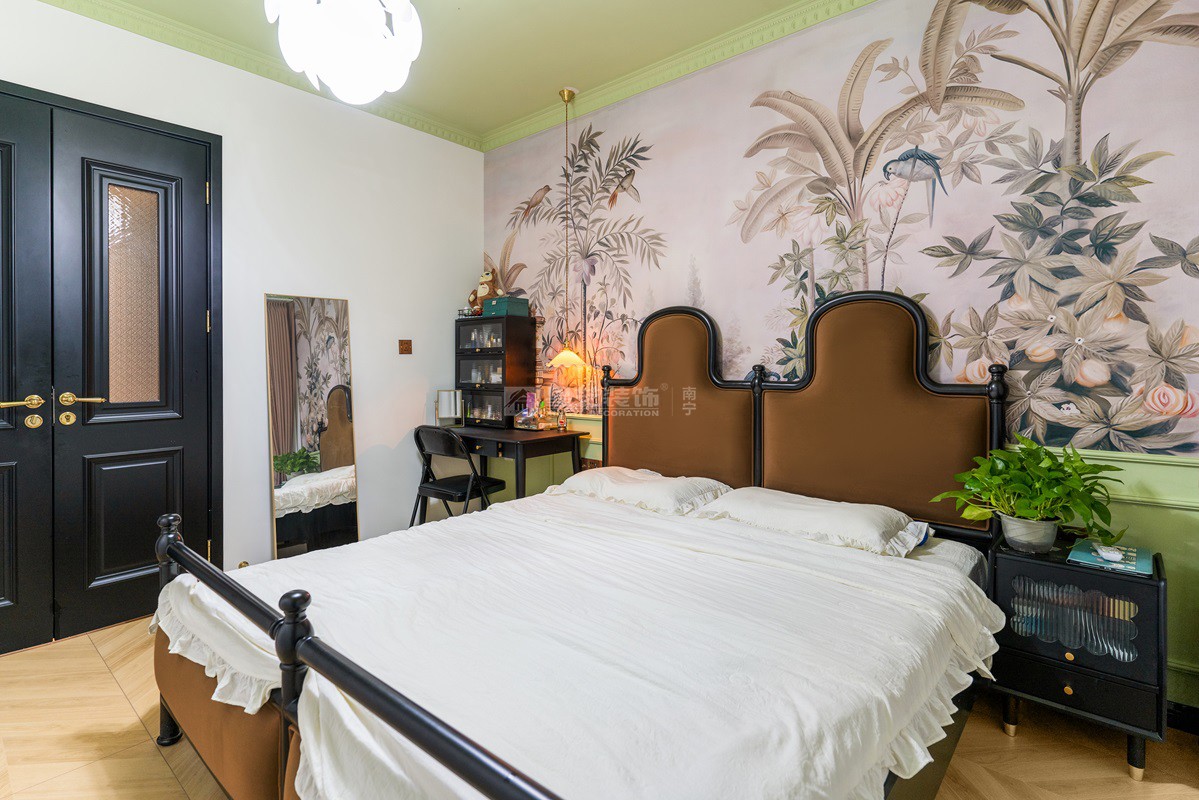 彰泰濱江學(xué)府118平輕法式臥室裝修實景