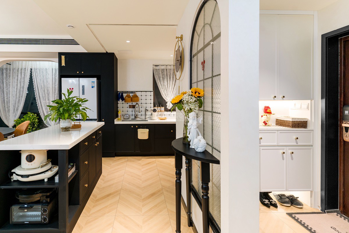 彰泰濱江學(xué)府118平輕法式廚房裝修實景