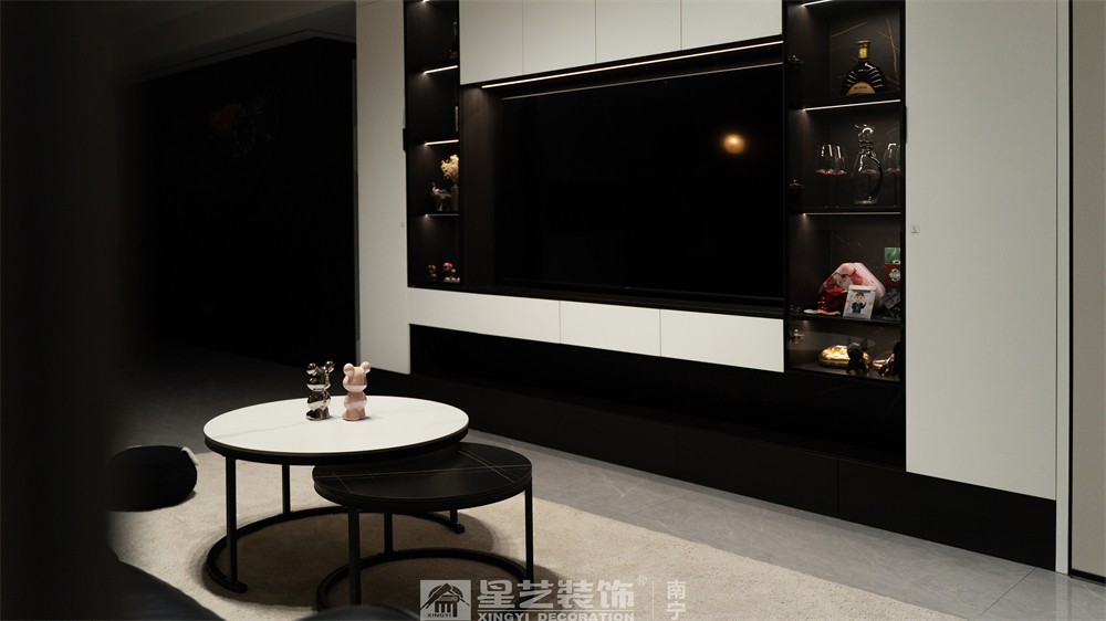 保利領譽府132平現(xiàn)代簡約客廳裝修實景