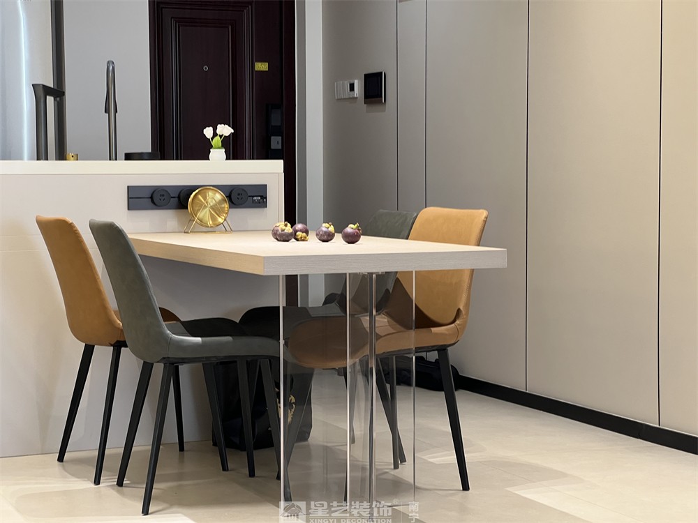 錦繡銘城80平現代簡約餐廳裝修完工實景