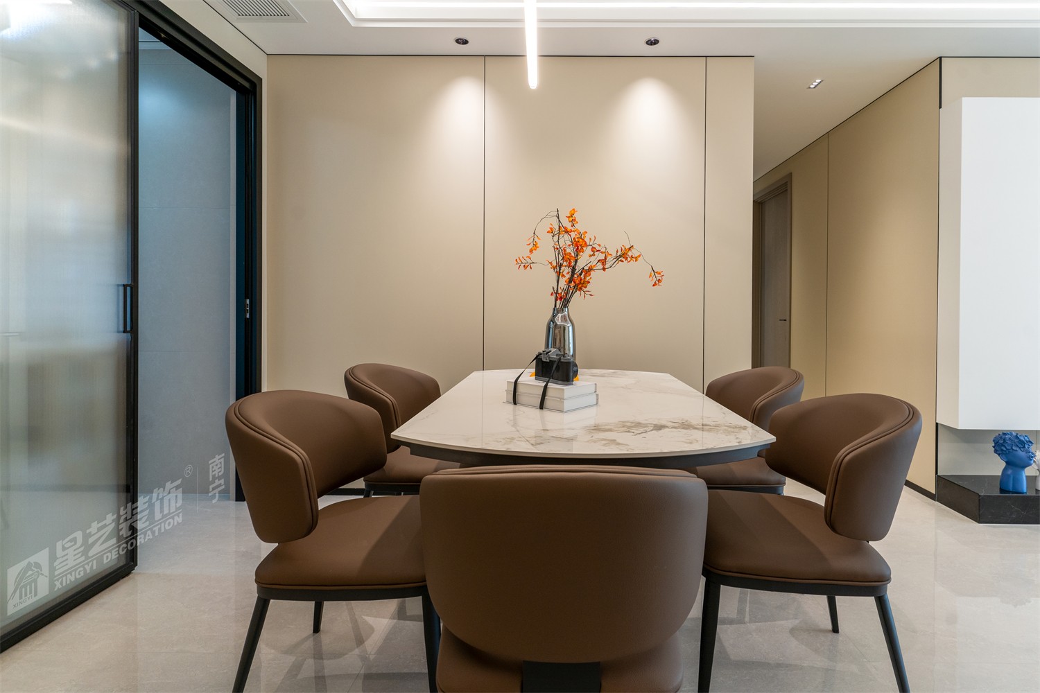 華潤(rùn)西園悅府118平現(xiàn)代簡(jiǎn)約餐廳裝修完工實(shí)景圖