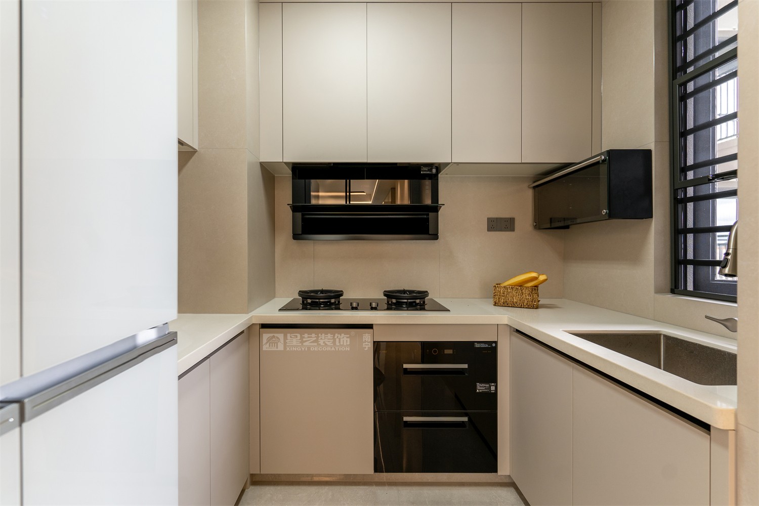 華潤(rùn)西園悅府118平現(xiàn)代簡(jiǎn)約廚房裝修完工實(shí)景圖