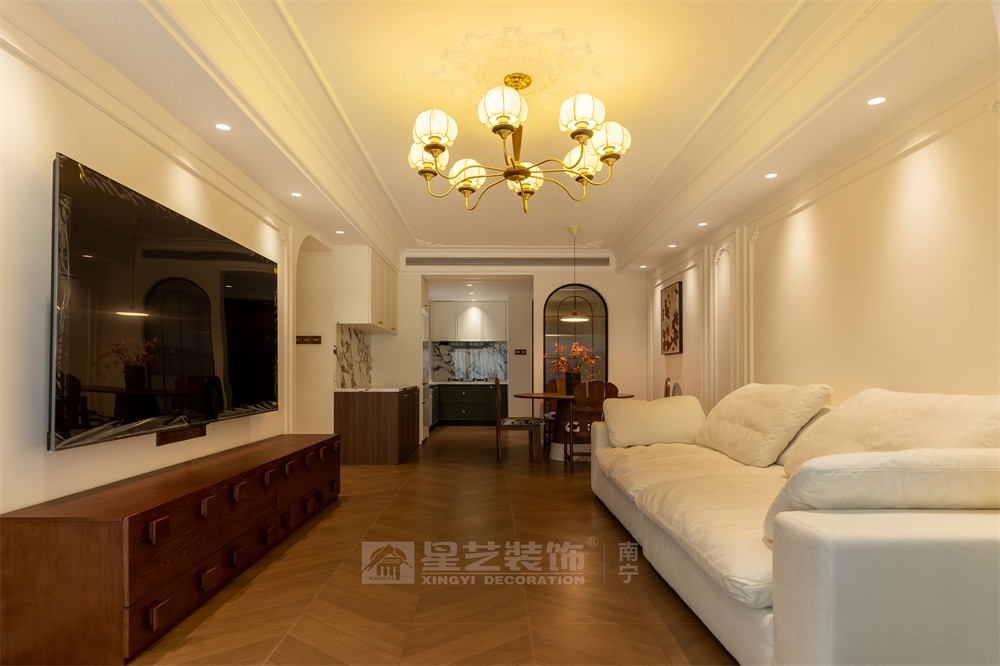 星海銀沙100平中古風(fēng)客廳裝修實景