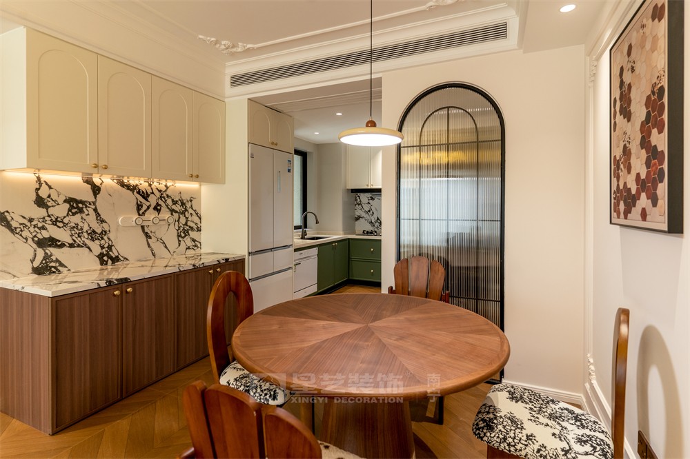 星海銀沙100平中古風(fēng)餐廳裝修實景