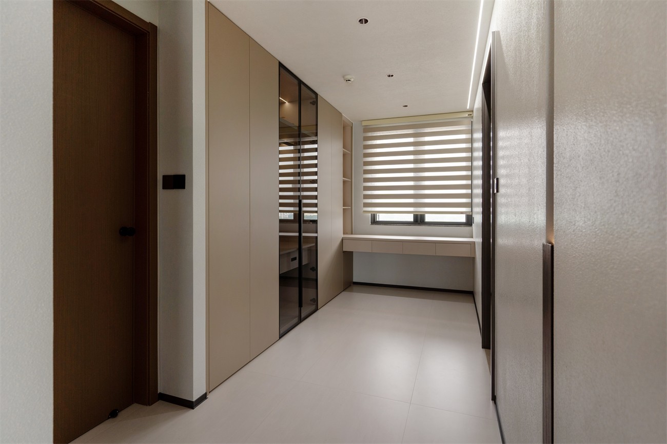 華潤西園悅府167平意式風(fēng)格衣帽間裝修完工實景