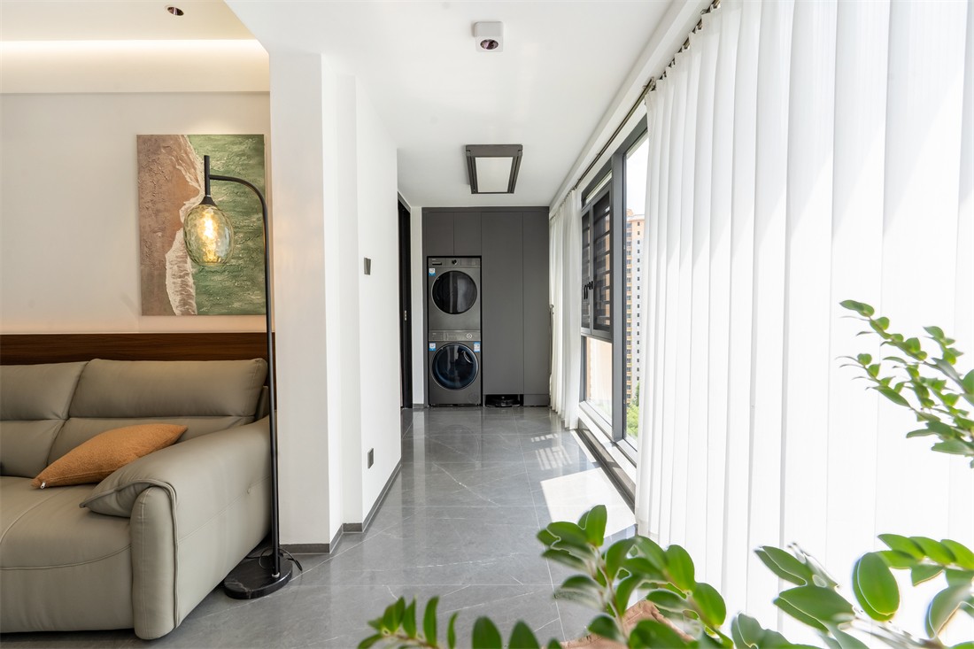 建發(fā)央著140平現(xiàn)代風(fēng)格陽臺裝修完工實景