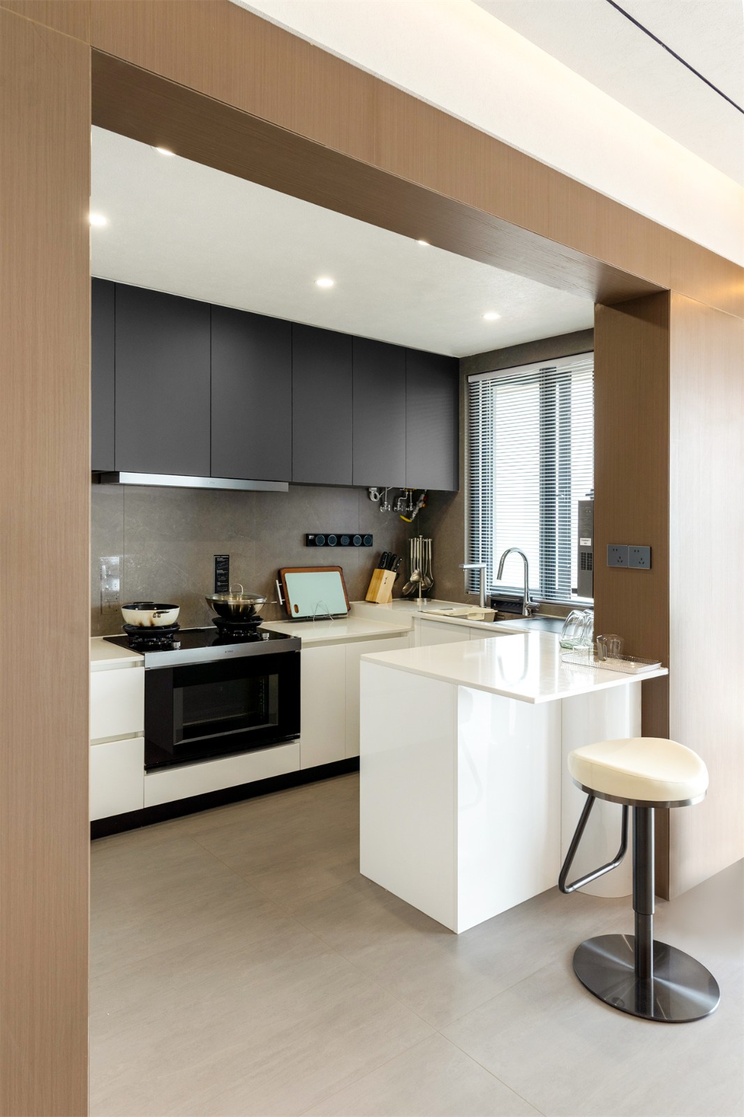 華潤西園悅府167平意式風(fēng)格廚房裝修完工實景