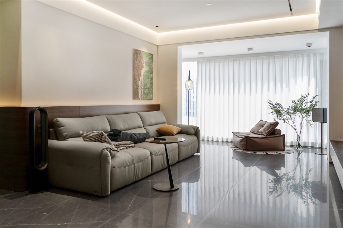 建發(fā)央著140平現(xiàn)代風(fēng)格客廳裝修完工實景