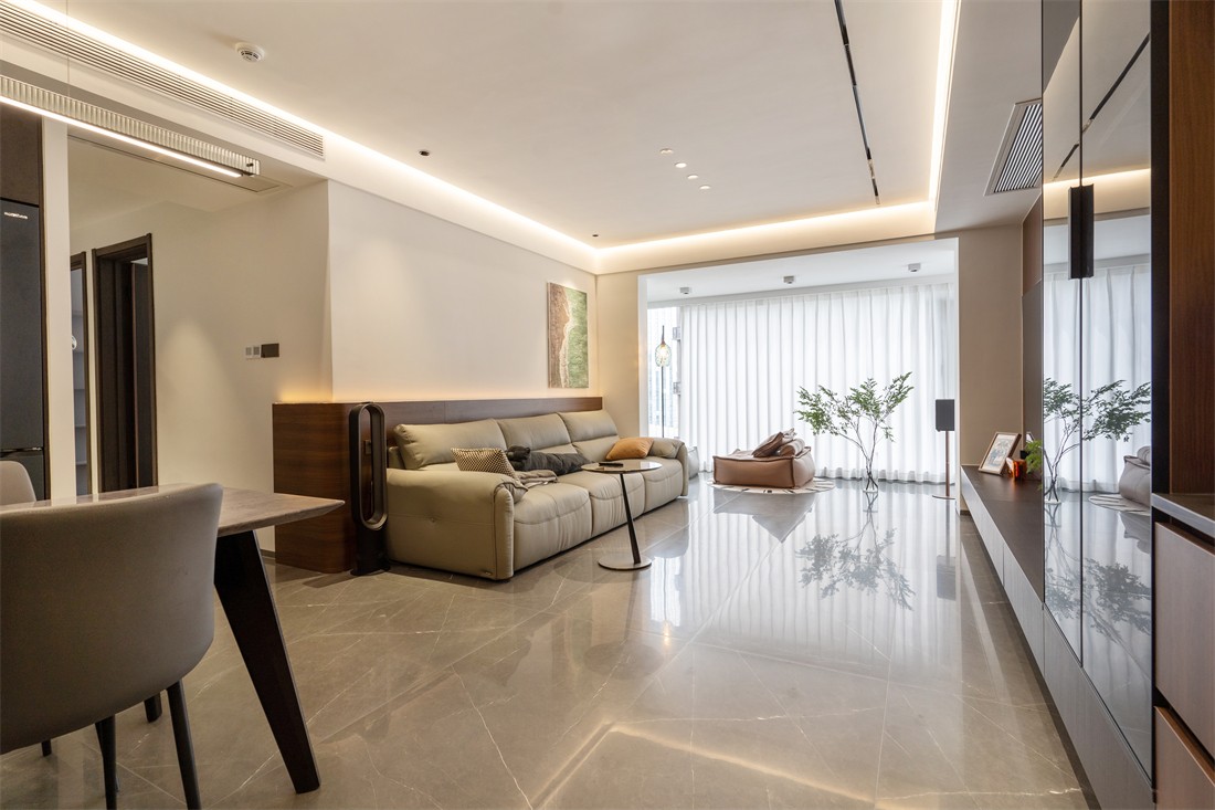 建發(fā)央著140平現(xiàn)代風(fēng)格客廳裝修完工實景