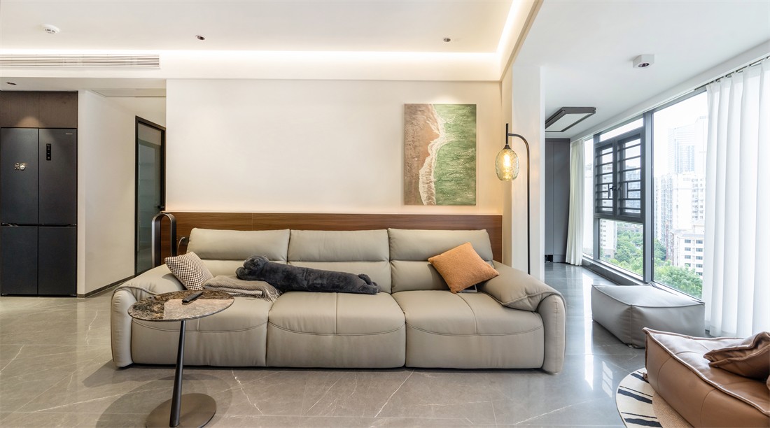 建發(fā)央著140平現(xiàn)代風(fēng)格客廳裝修完工實景