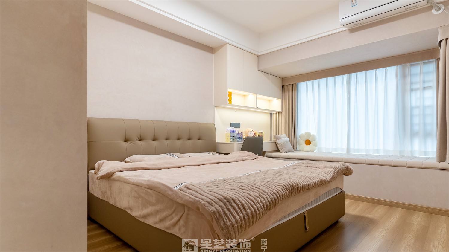 嘉逸城147平現(xiàn)代風格臥室裝修完工實景圖