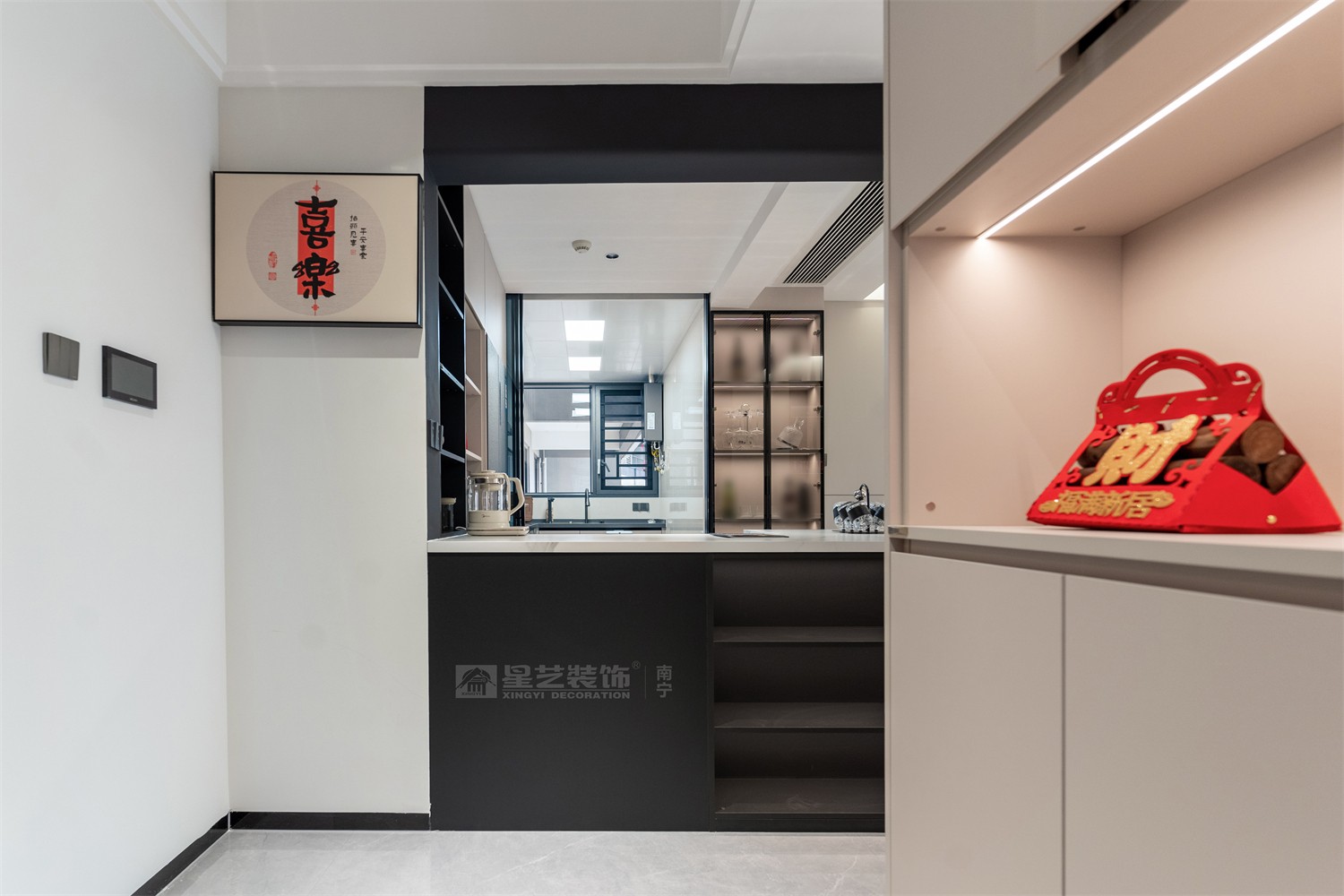 軌道御璽君臨灣140平入戶裝修完工實(shí)景圖