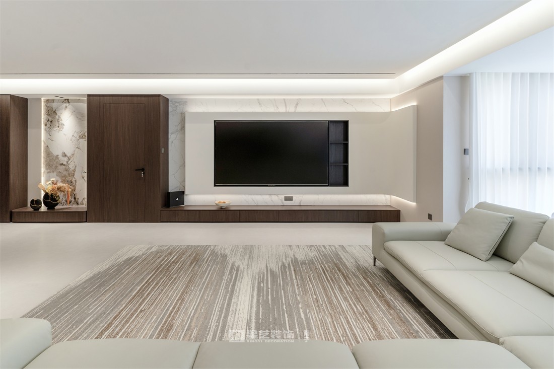 大唐臻觀196平現(xiàn)代簡約客廳裝修完工實景