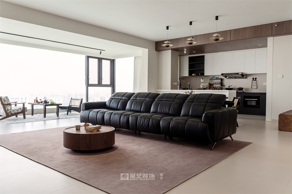 上水灣200平現(xiàn)代原木風客廳裝修完工實景圖