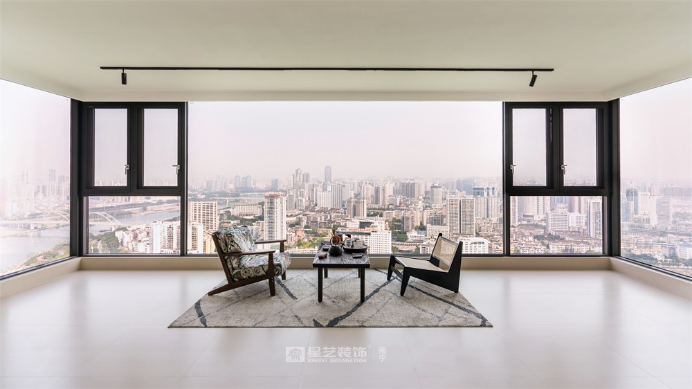 上水灣200平現(xiàn)代原木風陽臺裝修完工實景圖