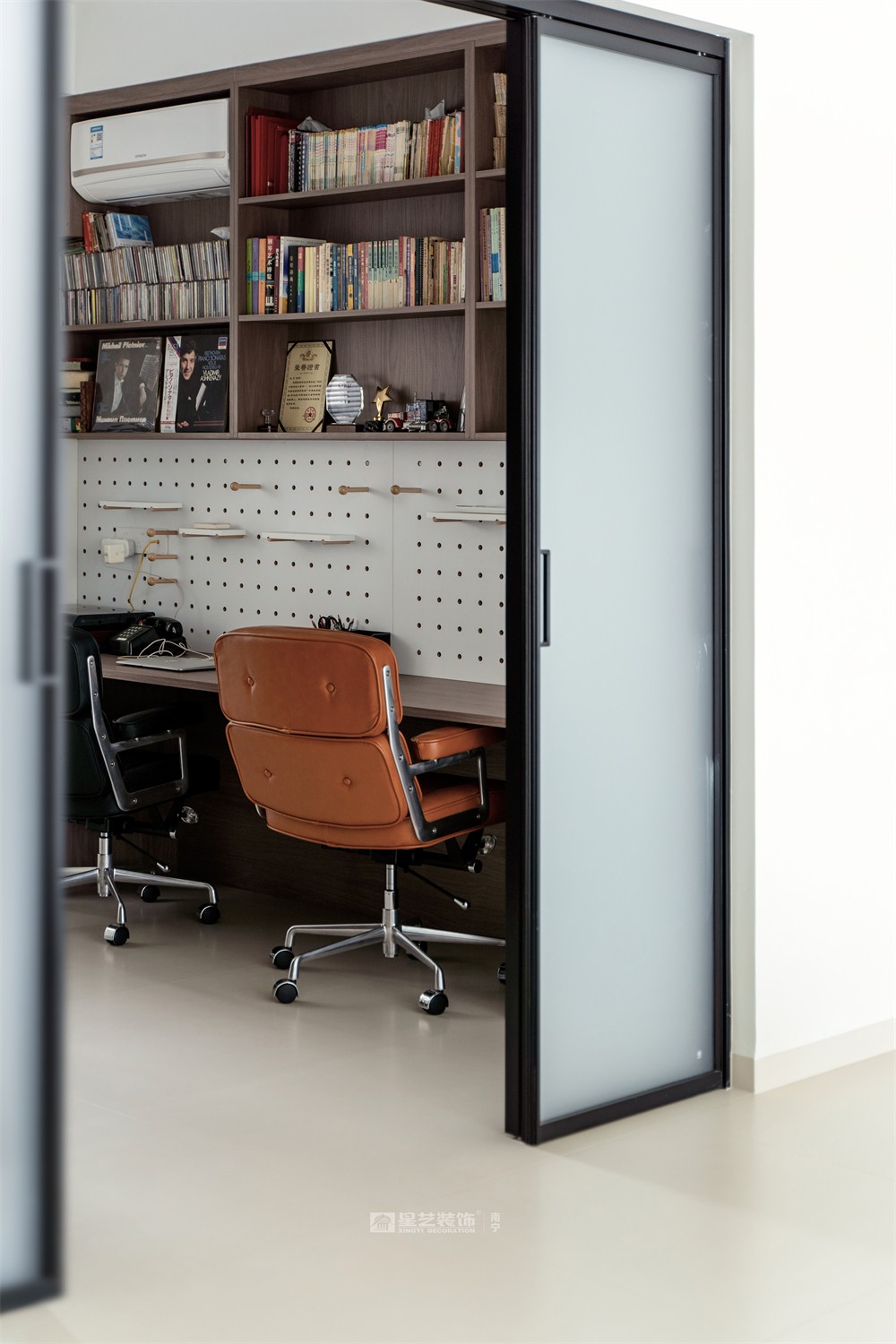 上水灣200平現(xiàn)代原木風書房裝修完工實景圖