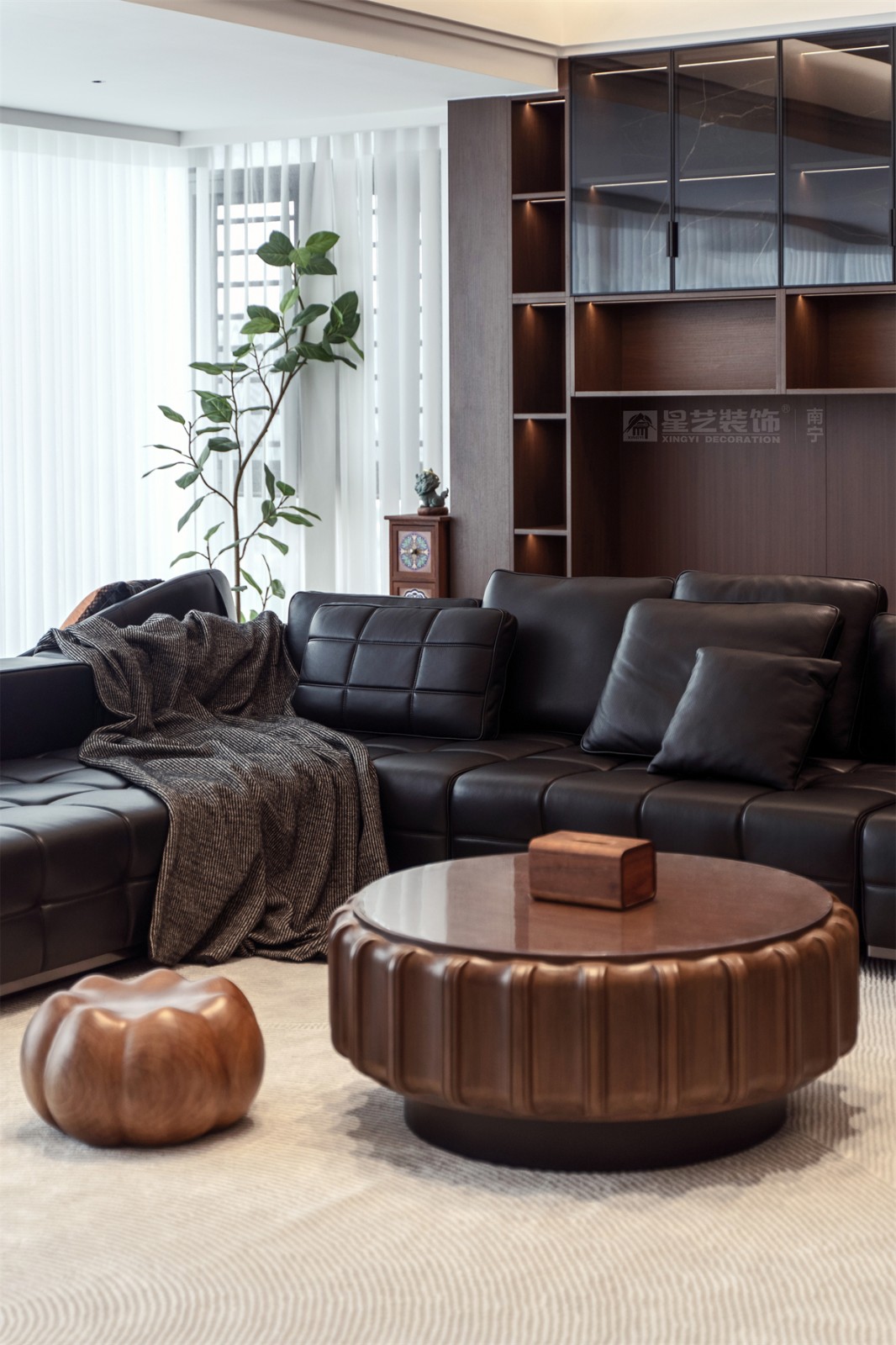 華潤西園潤府143平意式輕奢客廳裝修完工實(shí)景圖